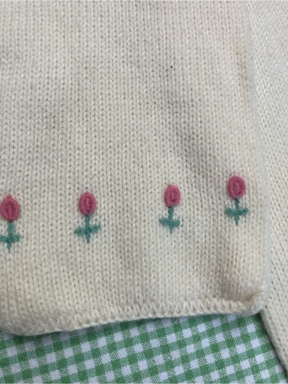 1960’s 1950’s 30” scarf with rosebud detailing